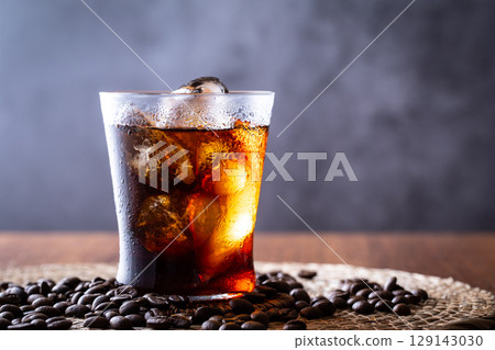 Iced coffee and coffee beans 129143030
