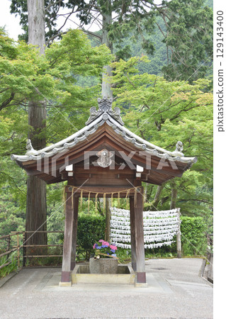 Yoshimine Temple's Chozuya 129143400