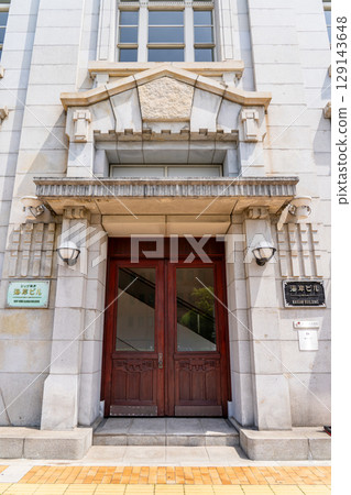 舊神戶外國人居留地神戶海岸大廈正門（原三井物產神戶支店）：現代文藝復興風格的建築 129143648