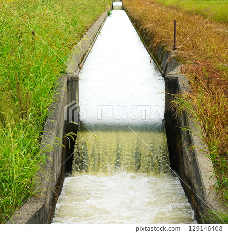 Landscape with irrigation channels 129146408