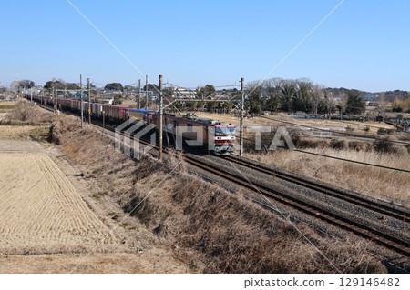 A container freight train pulled by EH500 running on the Utsunomiya Line 129146482