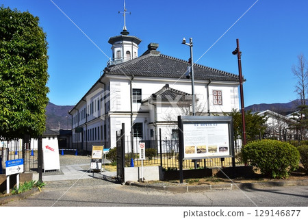 松本市：舊開智學校、入口和招牌 129146877