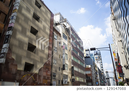 銀座色彩繽紛的街道 129147088