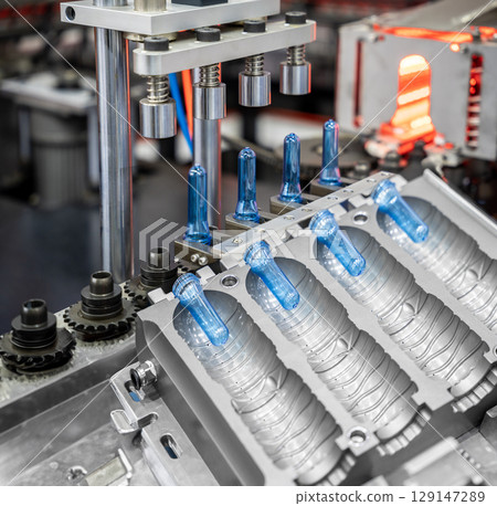 Automatic PET Plastic Bottle Blow Moulding Machine. 129147289