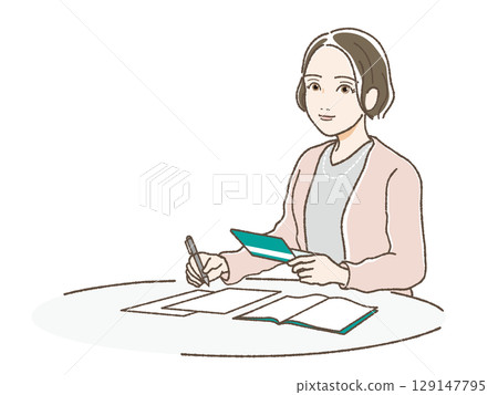 一位女士一邊看著存摺一邊填寫文件 129147795