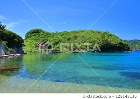 [Shimane Prefecture] Clear skies on Shimazushima (Chiburijima, Oki Islands) 129148136