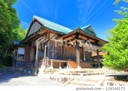 [Shimane Prefecture] Amasashihiko Shrine on a clear day (Chiburi Island, Oki Islands) 129148173
