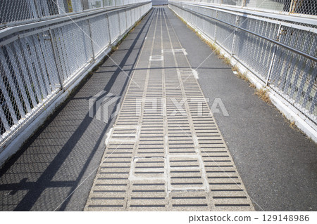 Scenery of a pedestrian overpass 129148986