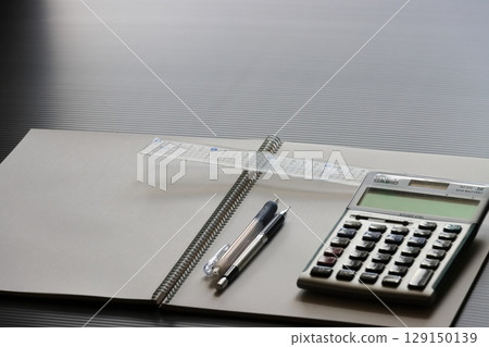 筆記本和計算器辦公用品 129150139