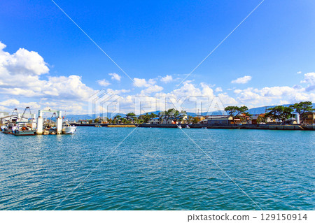 [Kagawa] Kannonji in early autumn - View of the harbor from the Ibuki Ferry Terminal at Kannonji Port 129150914