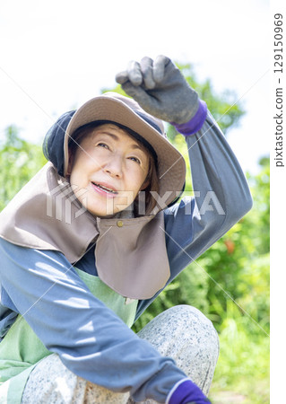 Japanese woman gardening and worried about sunburn Japanese woman gardening and worried about sunburn 129150969