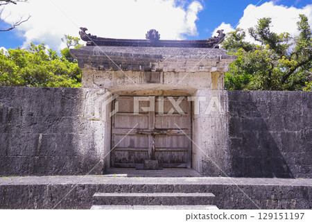 首里城的世界遺產“園比屋禦岳石門” 129151197