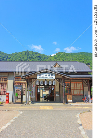 Scenery in front of Gujo Hachiman Station, Gujo City, Gifu Prefecture 129152292