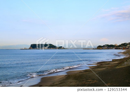 Enoshima floating on the calm sea 129153344
