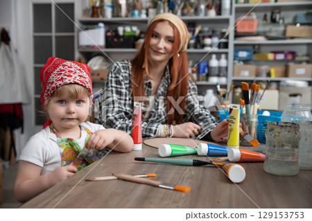 Creative Moments Enjoying Art Fun Together with Both Kids and Adults for Everyone 129153753