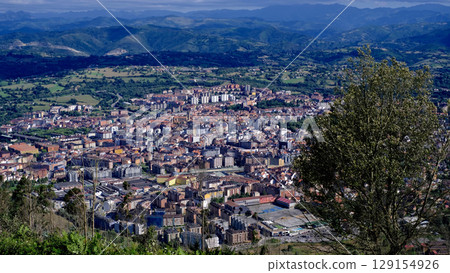 Panoramic view of the city of Oviedo from a high vantage point, Panoramic view of the city of Oviedo from a high vantage point, 129154926