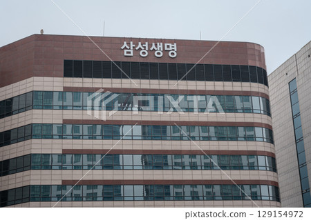 The sky reflected on a building in South Korea 129154972