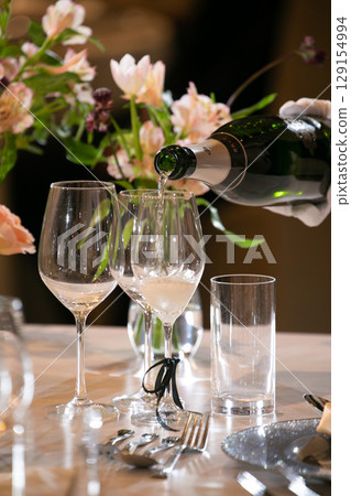 適合派對和活動裝飾的完美香檳 129154994