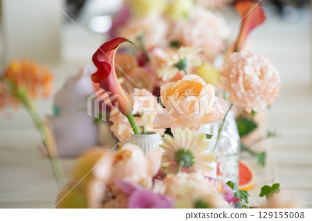 派對活動的華麗鮮花裝飾 129155008