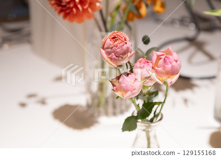 Pink rose decorations will increase your luck in love 129155168