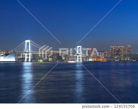 從豐洲Gururi公園看到的彩虹橋夜景 從豐洲Gururi公園看到的彩虹橋夜景 129155709