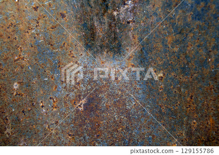 Close up of rust on a garden spade 129155786