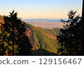 黃昏時分從大山眺望江之島和藤澤的街景 129156467