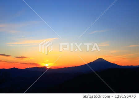 從大山看到的富士山日落 129156470