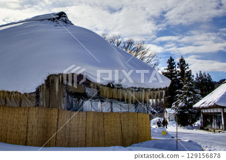 Snow-covered scenery at Ouchijuku, a tourist attraction in Minamiaizu, Fukushima Prefecture 129156878
