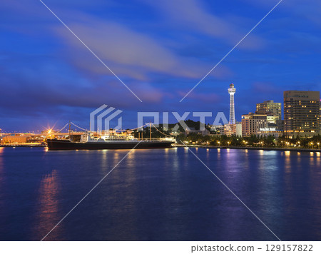 Night view of Yokohama: Hikawa Maru, Yamashita Park, Yokohama Marine Tower 129157822