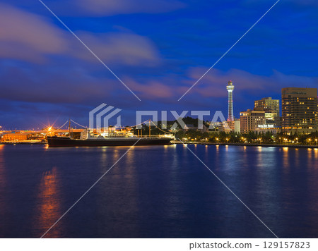 Night view of Yokohama: Hikawa Maru, Yamashita Park, Yokohama Marine Tower 129157823
