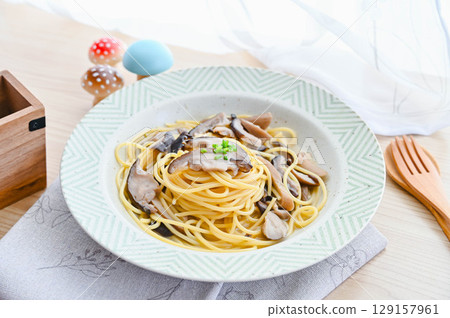 One-pan Japanese-style pasta 129157961