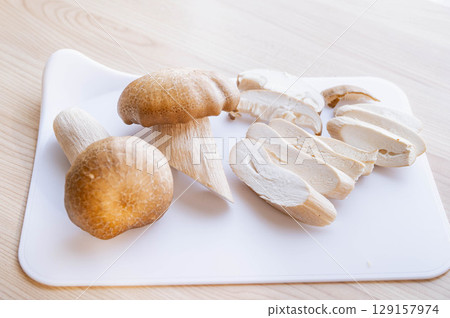 Cut jumbo shimeji mushrooms 129157974