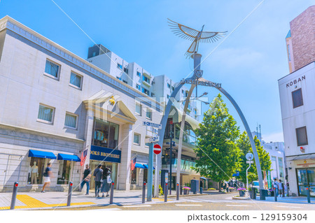 八月的橫濱城市景觀。橫濱的人氣商店街元町等的景色（第二張） 129159304