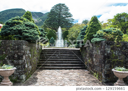 箱根公園的噴泉和樓梯 129159661