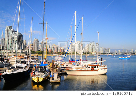 Harbor and buildings in Vancouver, Canada Harbor and buildings in Vancouver, Canada 129160712
