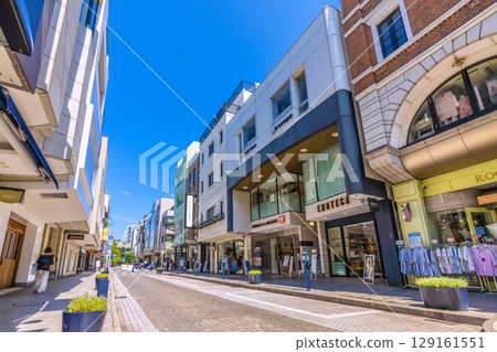 八月的橫濱城市景觀。橫濱的人氣商店街元町等的景色（第二張） 129161551