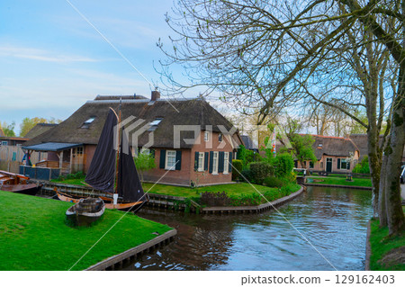 skyline of old town Giethoorn skyline of old town Giethoorn 129162403