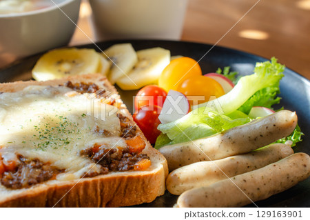 A Western-style breakfast set featuring meat toast, sausages, salad, and soup. A Western-style breakfast set featuring meat toast, sausages, salad, and soup. 129163901
