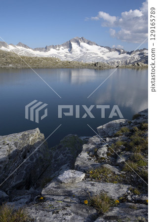 Oberer Schwarzhornsee (lake) with Hochalmspitze (3360 m), National Park Hohe Tauern, Carinthia, Austria Oberer Schwarzhornsee (lake) with Hochalmspitze (3360 m), National Park Hohe Tauern, Carinthia, Austria 129165789