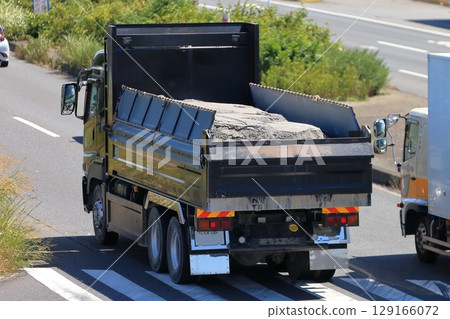 Dump truck 129166072