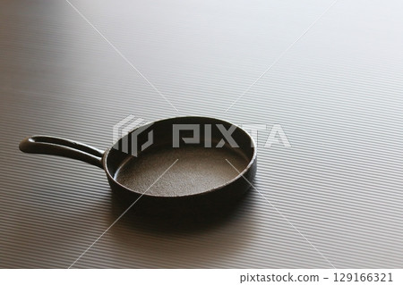 Skillet: Cast iron frying pan Skillet: Cast iron frying pan 129166321