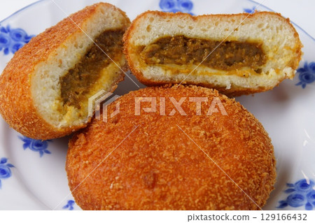 Curry bread   129166432