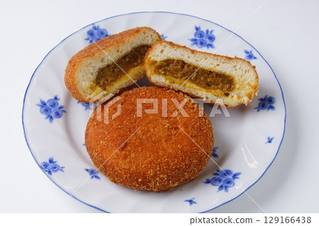 Curry bread   129166438