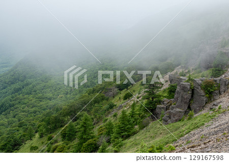 初夏的山 129167598
