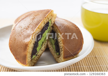 Dorayaki Matcha Flavor 129168363