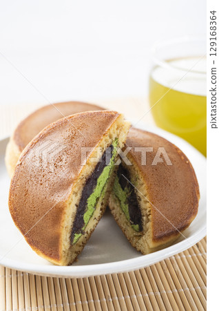 Dorayaki Matcha Flavor 129168364