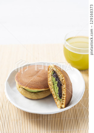 Dorayaki Matcha Flavor 129168373