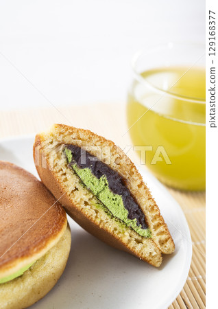 Dorayaki Matcha Flavor 129168377