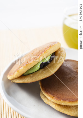 Dorayaki Matcha Flavor 129168393